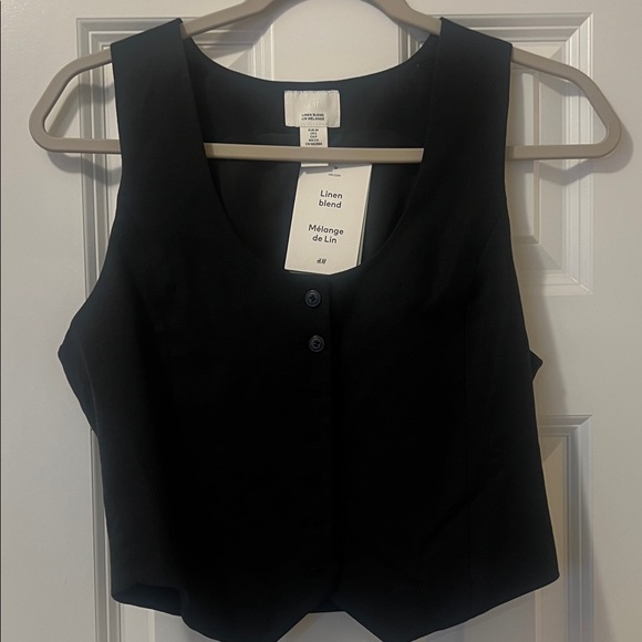 H&M Tops - H&M Black Sleeveless vest size EUR38
